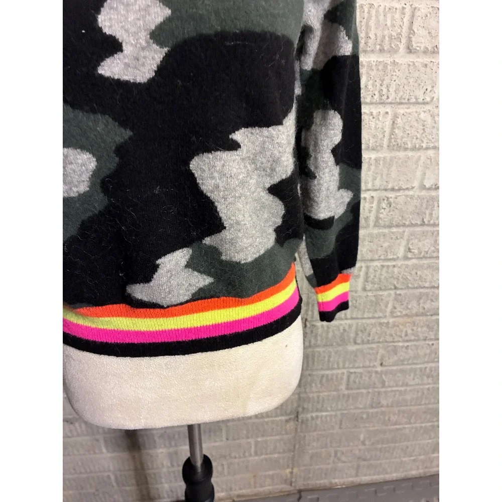 Brodie Fine Cashmere Camo Sweater Neon Stripe Trim Crew Neck XS Black Green - Picture 3 of 6